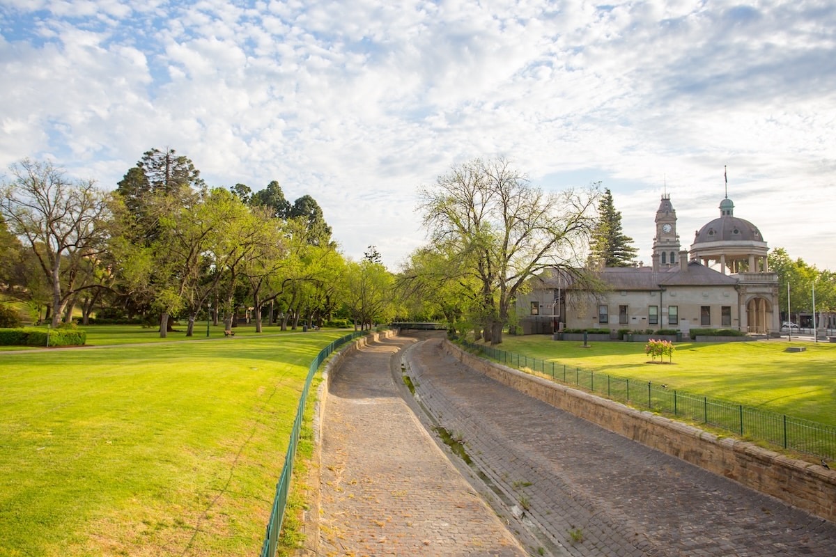 Dry autumn puts Coliban Water storages under pressure